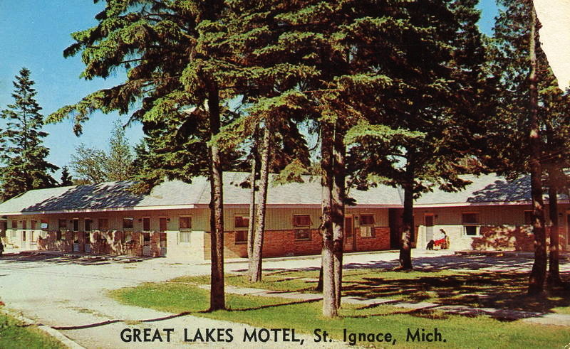 Great Lakes Motel - Vintage Postcard
